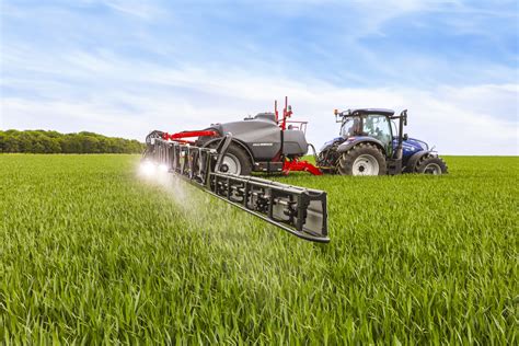 Photo of a Horsch Leeb sprayer with its BoomControl system on an uneven field