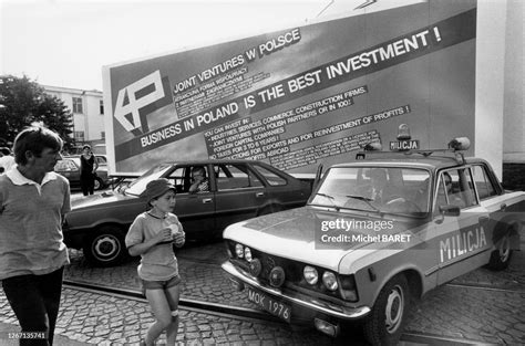 zdjęcie z targów motoryzacyjnych w latach 90.