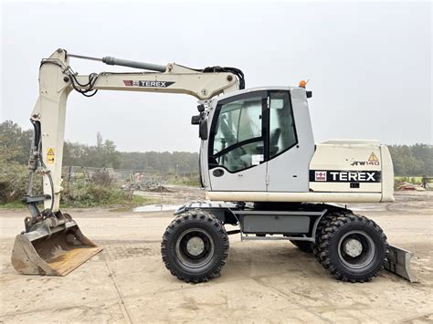 Thematic photo of a Terex TW 90 wheeled excavator at a construction site