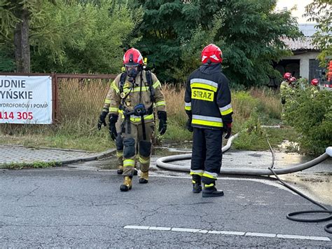 Służby ratunkowe na miejscu wypadku, policja i straż pożarna