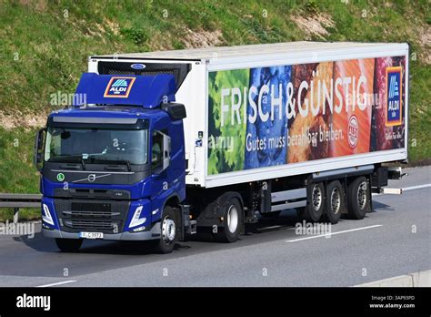 Photo of Mercedes-Benz Econic NGT tractor unit with a refrigerated trailer for ALDI SÜD