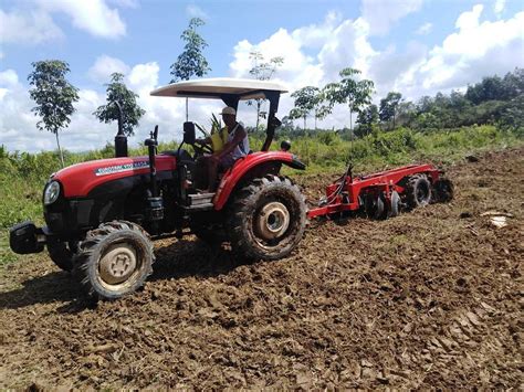 Thematic photo of a modern Renault tractor operating with a mounted implement using its lift system