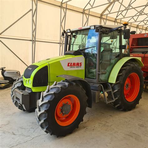 Photo of a Claas Celtis tractor, highlighting design similarities to Renault Ceres
