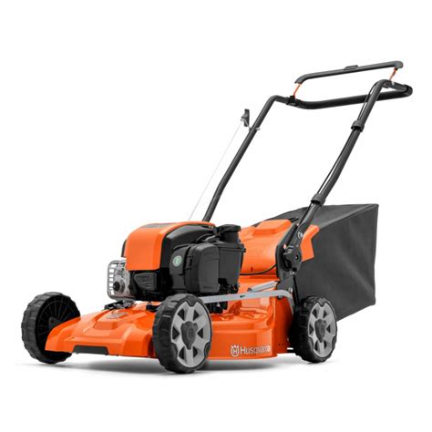 kosiarka Husqvarna LC 347iVX w akcji na trawniku