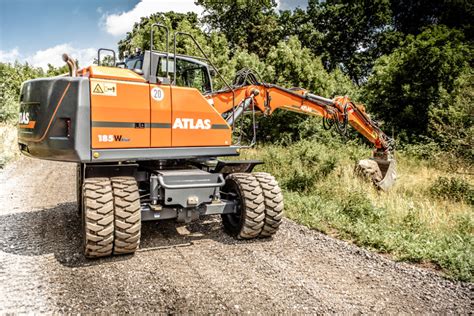 Zdjęcie koparki kołowej ATLAS 185W w akcji