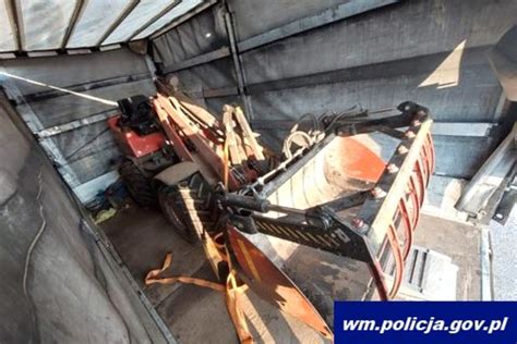 Policja interweniująca w sprawie kradzieży ciągników rolniczych