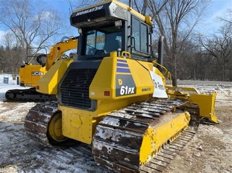 Komatsu D61PX-23 w akcji, wykonująca prace ziemne