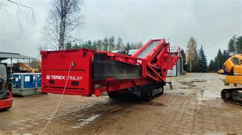 Zdjęcie przedstawiające kruszarkę Terex Finlay w akcji na placu budowy