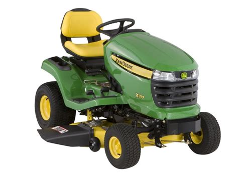 Zdjęcie ciągnika John Deere X310 w pełnej konfiguracji roboczej