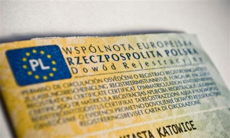 tabela z oznaczeniami w dowodzie rejestracyjnym: F.2 (dmc pojazdu), O.1 (dmc przyczepy z hamulcem), O.2 (dmc przyczepy bez hamulca), F.3 (dmc zespołu pojazdów)