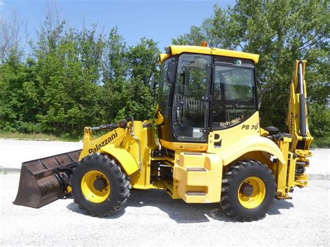 Close-up view of the Palazzani PB 30 P loader bucket, highlighting its capacity and robust design.
