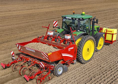 schemat porównawczy starego i nowego systemu napędowego w sadzarkach kubełkowych Grimme GL 420/430