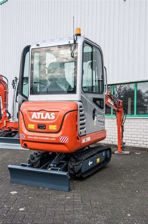 Minikoparka Atlas podczas pracy