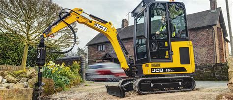 Schemat techniczny minikoparki JCB 19C-1 z zaznaczonymi wymiarami roboczymi