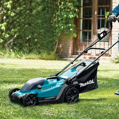 Zdjęcie kosiarki Makita DLM330 z widocznym uchwytem