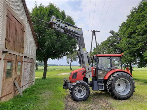 Teleskopowy ładowacz czołowy Emplex LT 2,1-4,7 P zamontowany na ciągniku