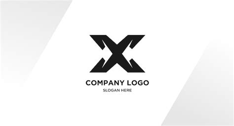 Logo firmy Adidas na tle góry