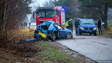 Miejsce wypadku koło Gostynia - BMW poza drogą