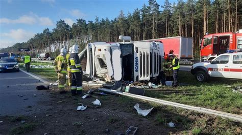 Wypadek na S5 - ciężarówka i BMW
