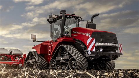Case IH Quadtrac - zdjęcie ciągnika pracującego w polu