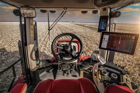 Wnętrze kabiny operatora Case IH Quadtrac z monitorami AFS Pro 1200