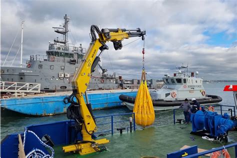 Patrolowiec SG-311 Kaper-1 z zamontowanym na rufie żurawiem hydraulicznym Heila HLM 25/3S