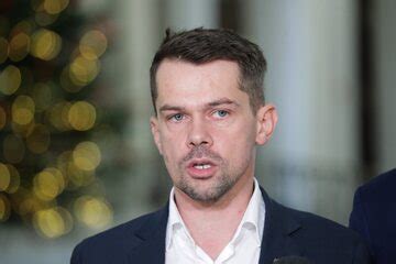 Wiceminister rolnictwa na tle nowego ciągnika