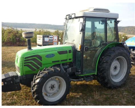 Zdjęcie kabiny ciągnika Deutz-Fahr Agroplus 100S z narożnikowymi szybami tylnymi