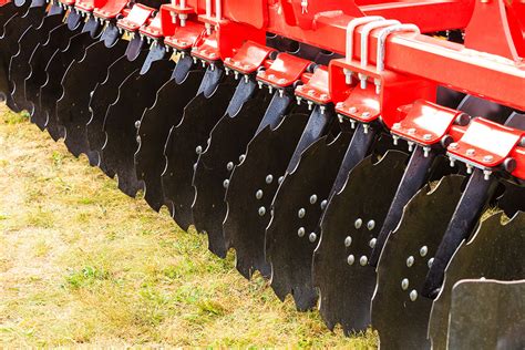 Detailed view of 610 mm disc harrow blades