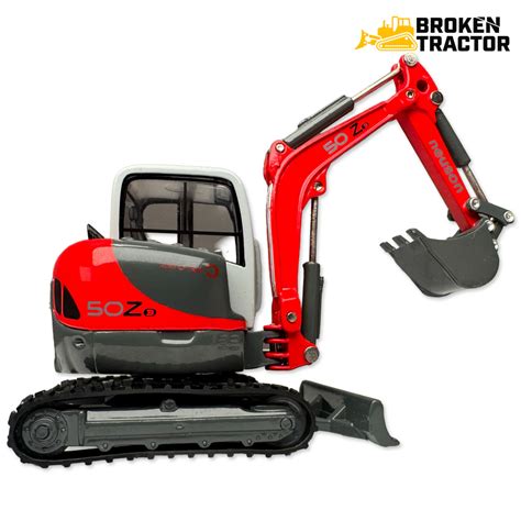 Wacker Neuson 50Z3 podczas pracy na placu budowy