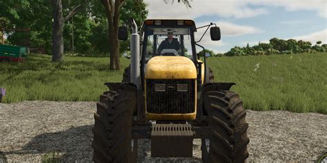 Zrzut ekranu przedstawiający bronę talerzową marki Akpil pracującą na polu w grze Farming Simulator 17