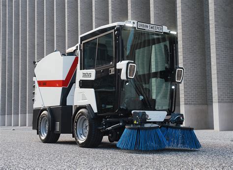 Schemat budowy zamiatarki Boschung Urban-Sweeper S2.0 z uwzględnieniem baterii i systemu zamiatania