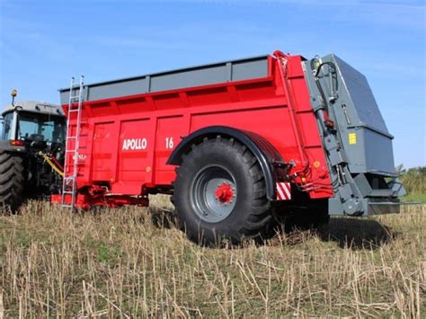 Thematic photo of Unia Apollo Premium manure spreader in operation on a field