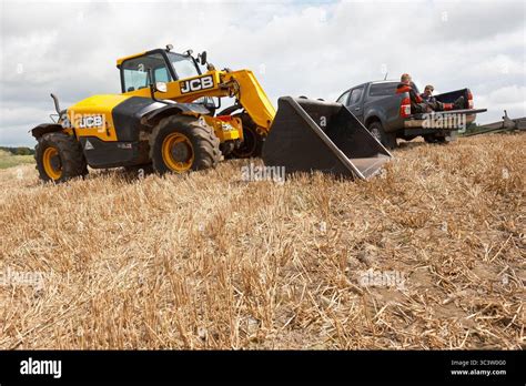 Thematic photo of a JCB telehandler working in a field