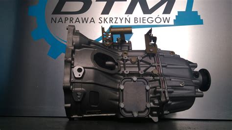 Infografika przedstawiająca dostępne silniki i skrzynie biegów w Iveco Daily