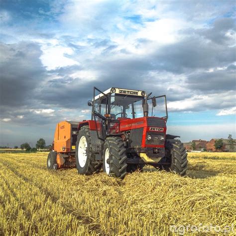 zdjęcie ciągnika Zetor 6711