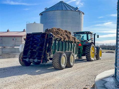 Photo illustrating a vertical manure spreader adapter