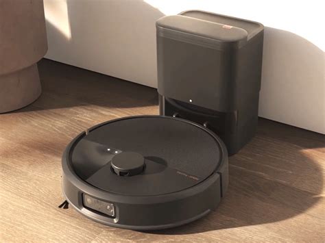 Robot odkurzający Roomba sprzątający w domu