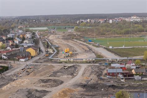 Plac budowy z realizowanymi pracami ziemnymi