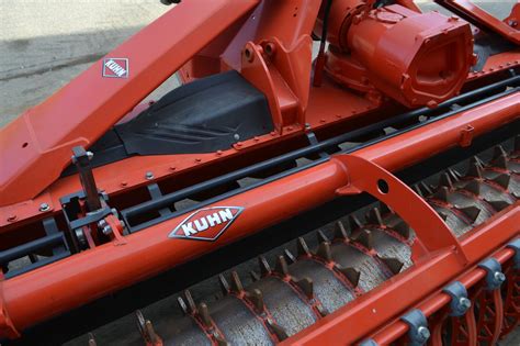 Infographic of a Kuhn rotary harrow gearbox or internal mechanism