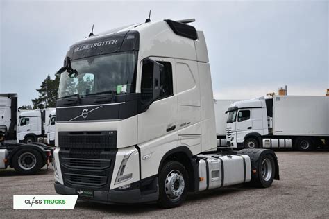 zdjęcie białego Volvo FH 460 Globetrotter przystosowanego jako ciągnik kołowy