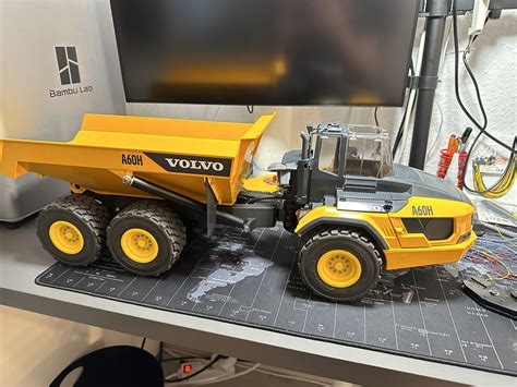 Model wozidła Volvo A60H firmy Bruder