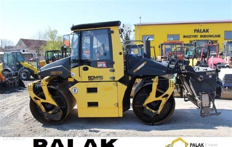 Przykładowa maszyna Bomag (walec drogowy lub układarka asfaltu)