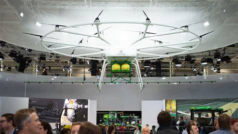 Wizualizacja drona rolniczego John Deere i Volocopter z zaznaczonymi elementami roboczymi