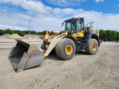 Photo showing different types of tires for telescopic loaders with description of their uses