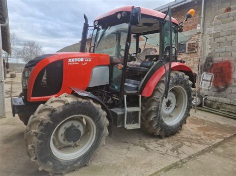 Zetor Proxima 8441 na tle placu budowy