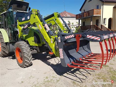 kolaż zdjęć różnych osprzętów Fendt (łyżki, chwytaki, widły)