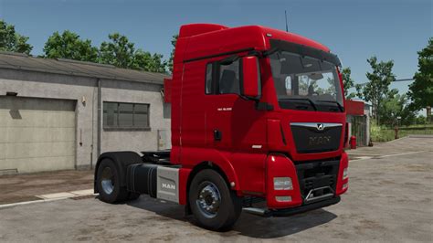 MAN TGX na tle krajobrazu, dynamiczne ujęcie w trasie