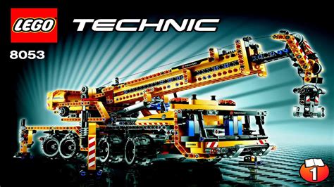 Zbliżenie na kabinę operatora i mechanizmy sterowania żurawiem w modelu LEGO Technic 8053