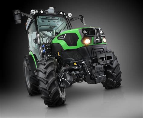 Ciągnik DEUTZ-FAHR Serii 5 Keyline z przodu